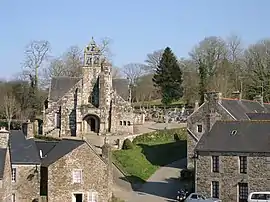 The church of Saint-Envel and its surroundings