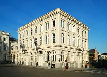 Hôtel du Lotto or Hôtel Altenloh (no. 1–2)