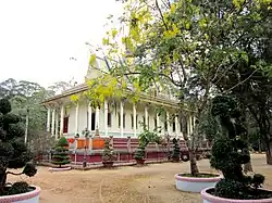Hang Pagoda&nbsp;[vi] (Chùa Hang). It means "Cave Temple"