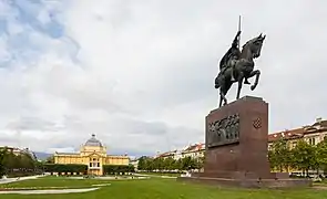 Equestrian statue, with an ornate building in the background