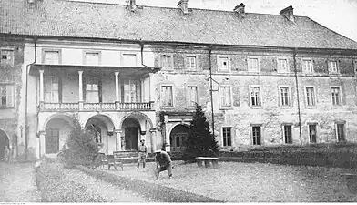 Soldiers in the courtyard