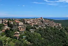A view of the village of Tourrettes-sur-Loup from the Quenières road